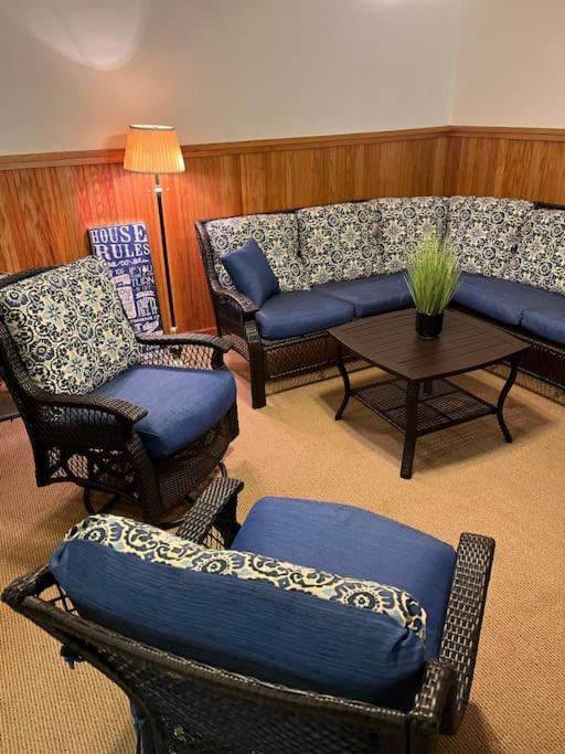Acorn Resort A Unique Retreat Cabin, 13 Acres Land Bloomington Extérieur photo